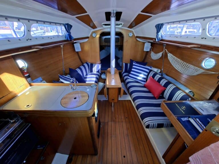 3800-beneteau-first-285-02