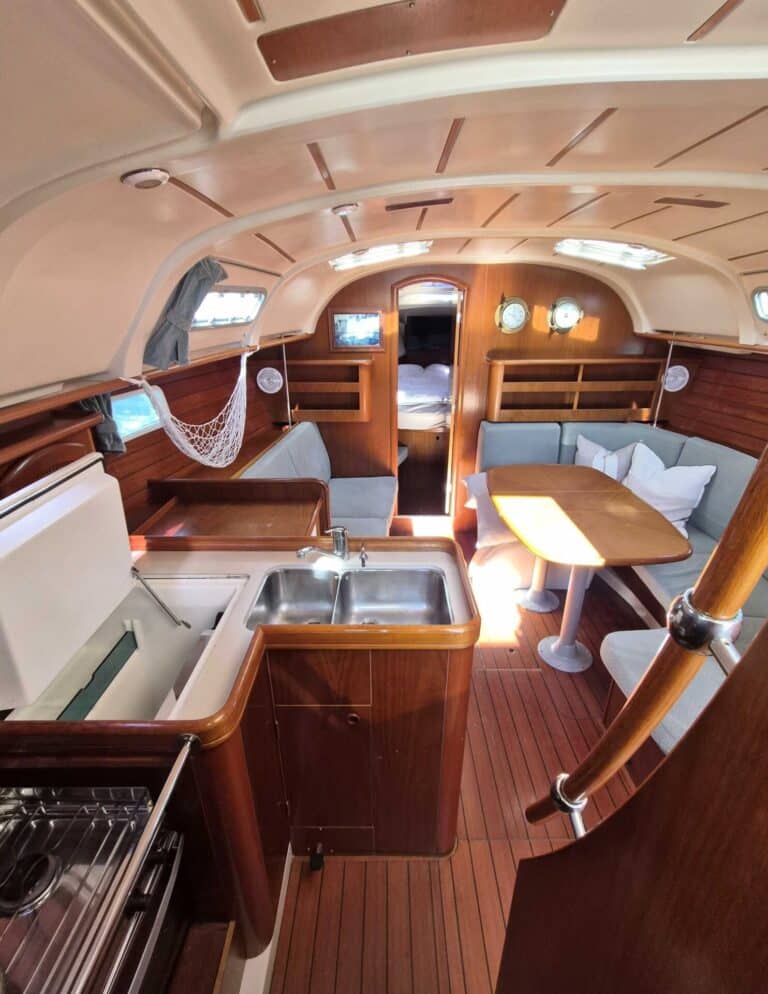 6000-beneteau-381-04