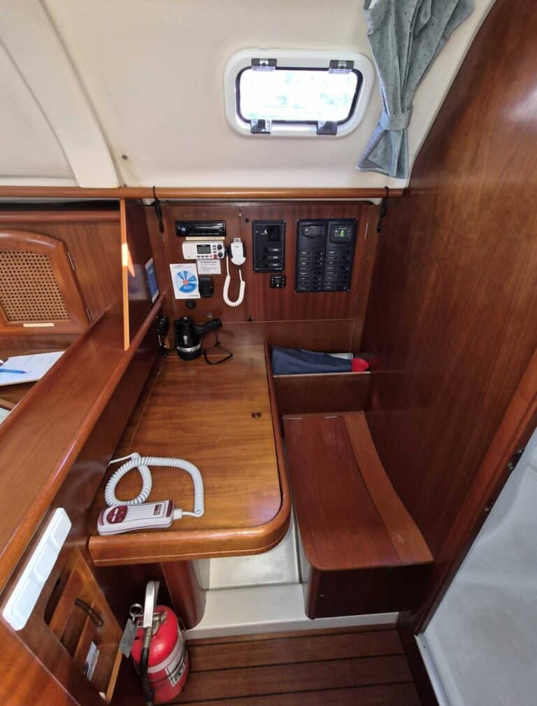 6000-beneteau-381-07