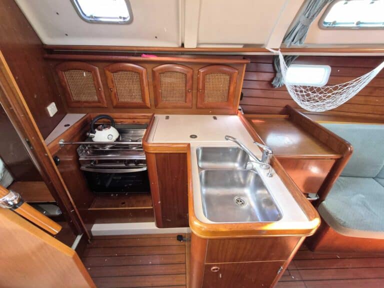 6000-beneteau-381-08