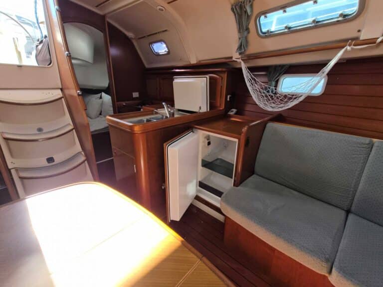 6000-beneteau-381-09