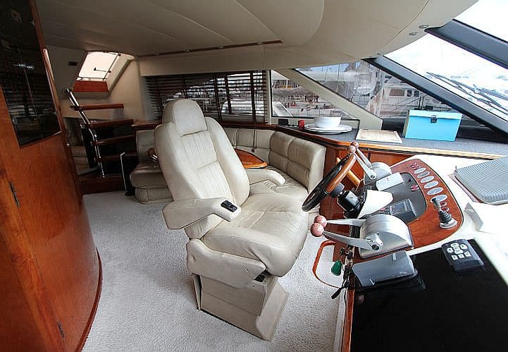 9298-fairline-squadron-20m-13