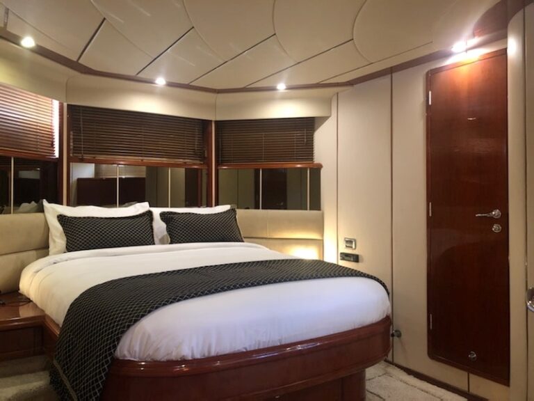 9298-fairline-squadron-20m-15