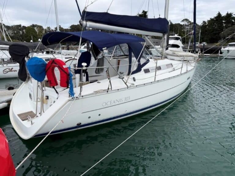 9475-beneteau-323-oceanis-01