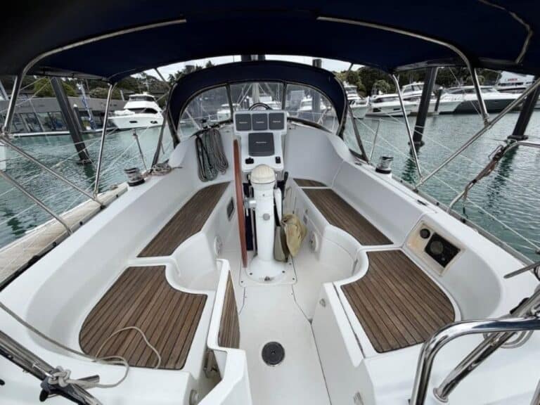 9475-beneteau-323-oceanis-03