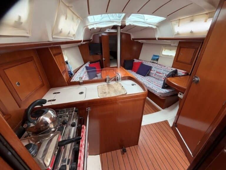 9475-beneteau-323-oceanis-05