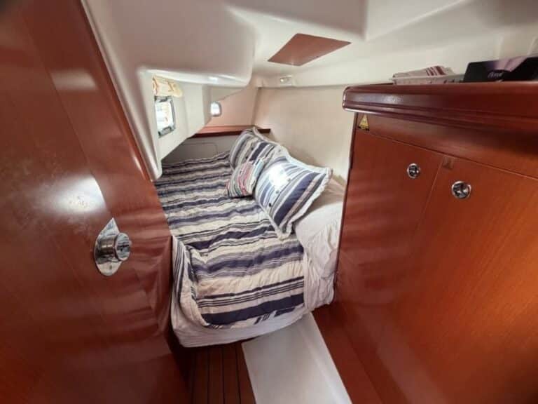 9475-beneteau-323-oceanis-11