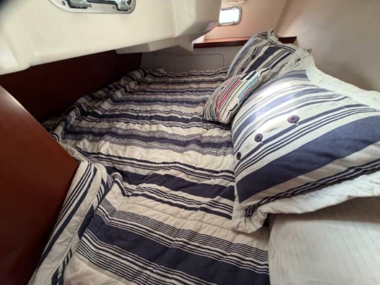 9475-beneteau-323-oceanis-13