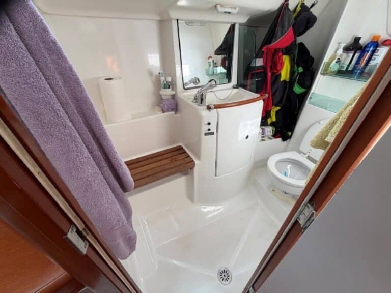 9475-beneteau-323-oceanis-14