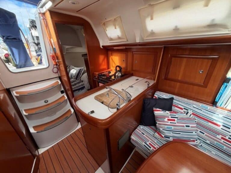 9475-beneteau-323-oceanis-15