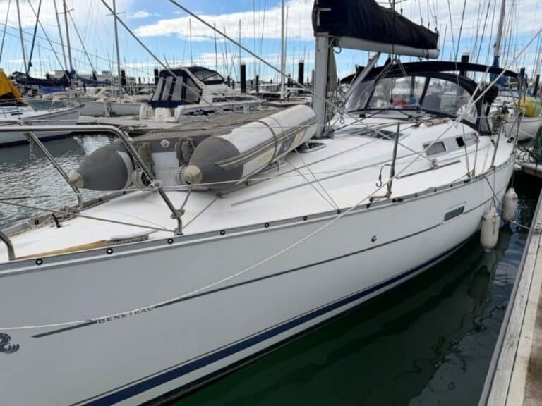 9475-beneteau-323-oceanis-20