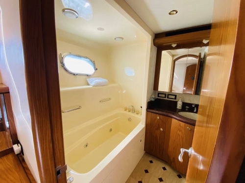 B650-22-4m-cheoy-lee-pilothouse-yacht-fisher-13