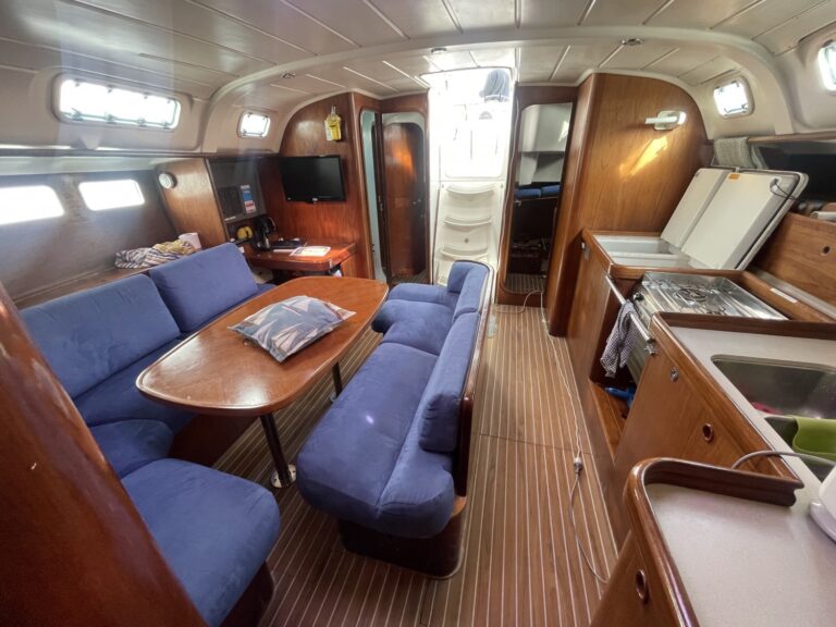 B798-beneteau-445-02