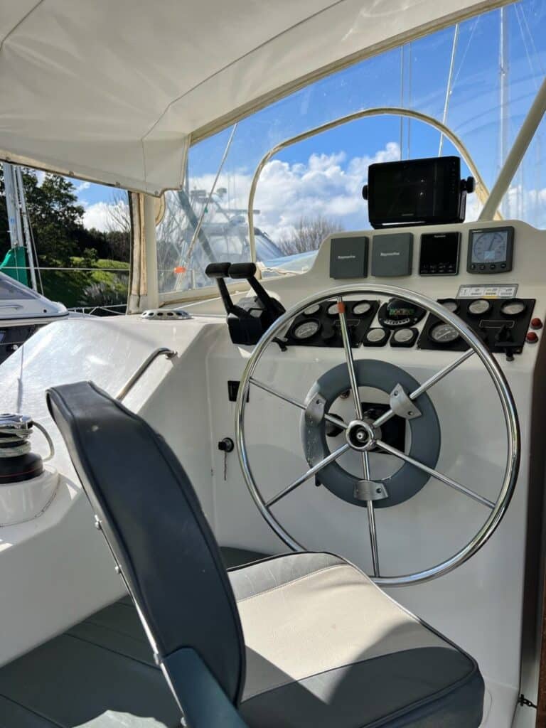 B801-37ft-elite-11-roger-simpson-cruising-cat-05