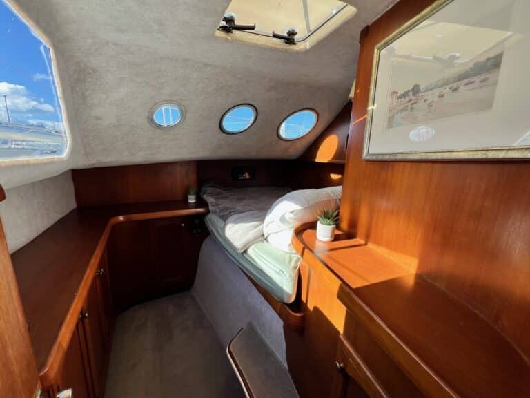 B801-37ft-elite-11-roger-simpson-cruising-cat-17