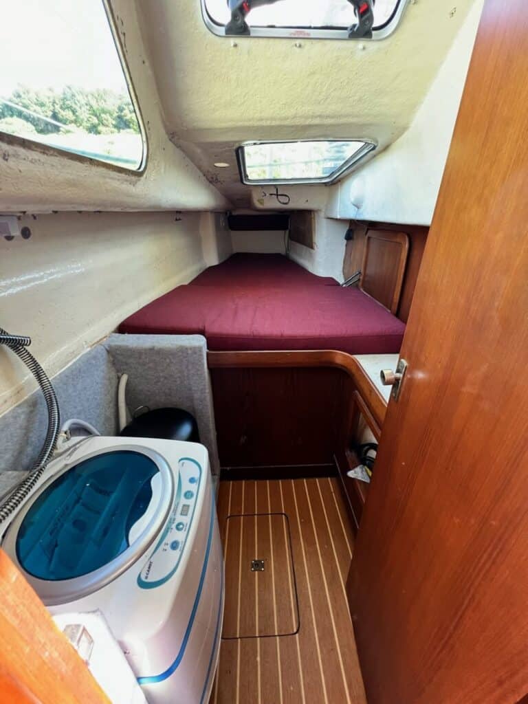 B801-37ft-elite-11-roger-simpson-cruising-cat-18