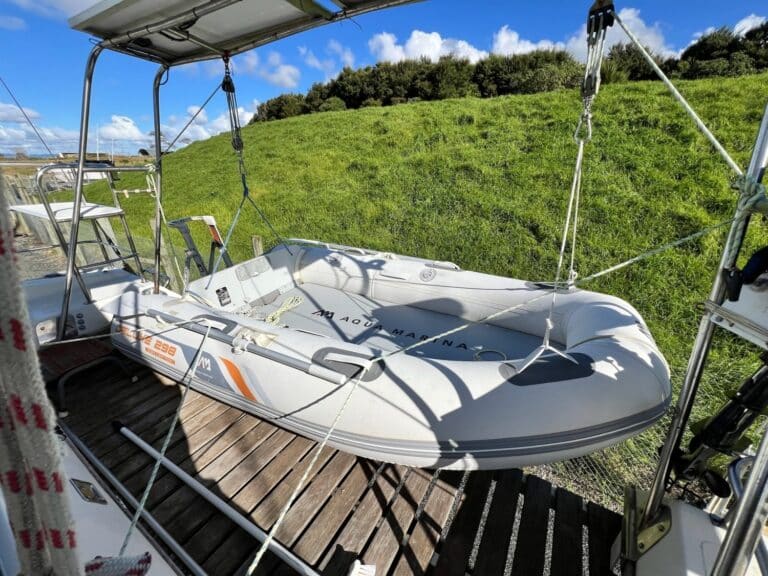 B801-37ft-elite-11-roger-simpson-cruising-cat-25
