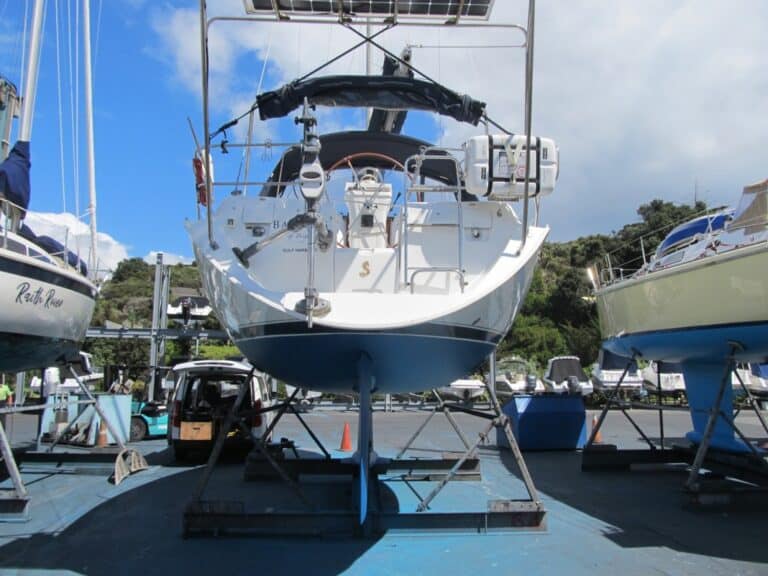 B820-beneteau-oceanis-361-clipper-03