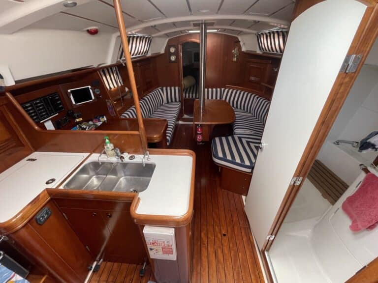 B820-beneteau-oceanis-361-clipper-04