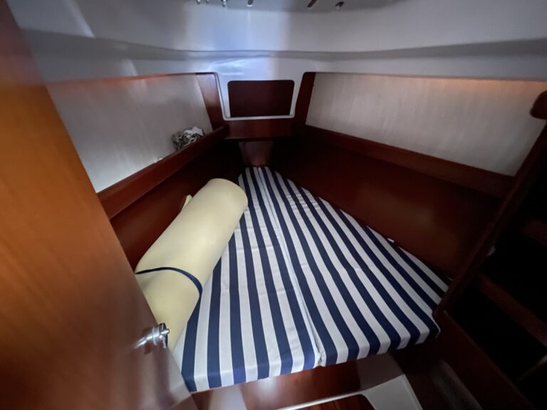 B820-beneteau-oceanis-361-clipper-07