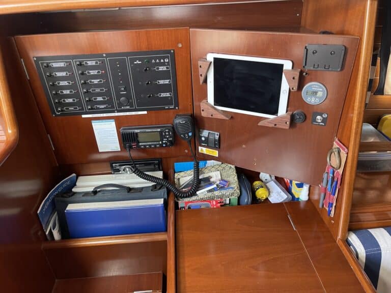 B820-beneteau-oceanis-361-clipper-08
