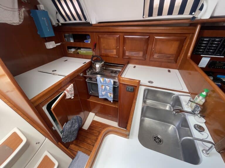 B820-beneteau-oceanis-361-clipper-11
