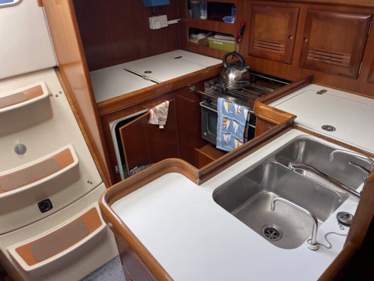 B820-beneteau-oceanis-361-clipper-12