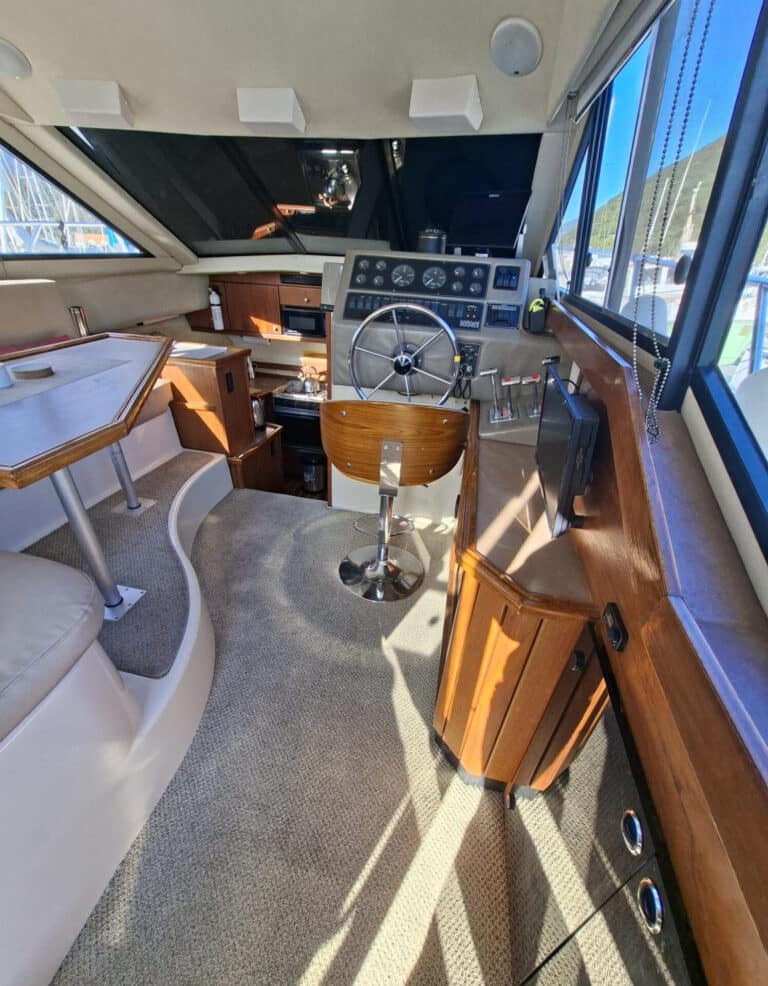 B831-bayliner-3388-05