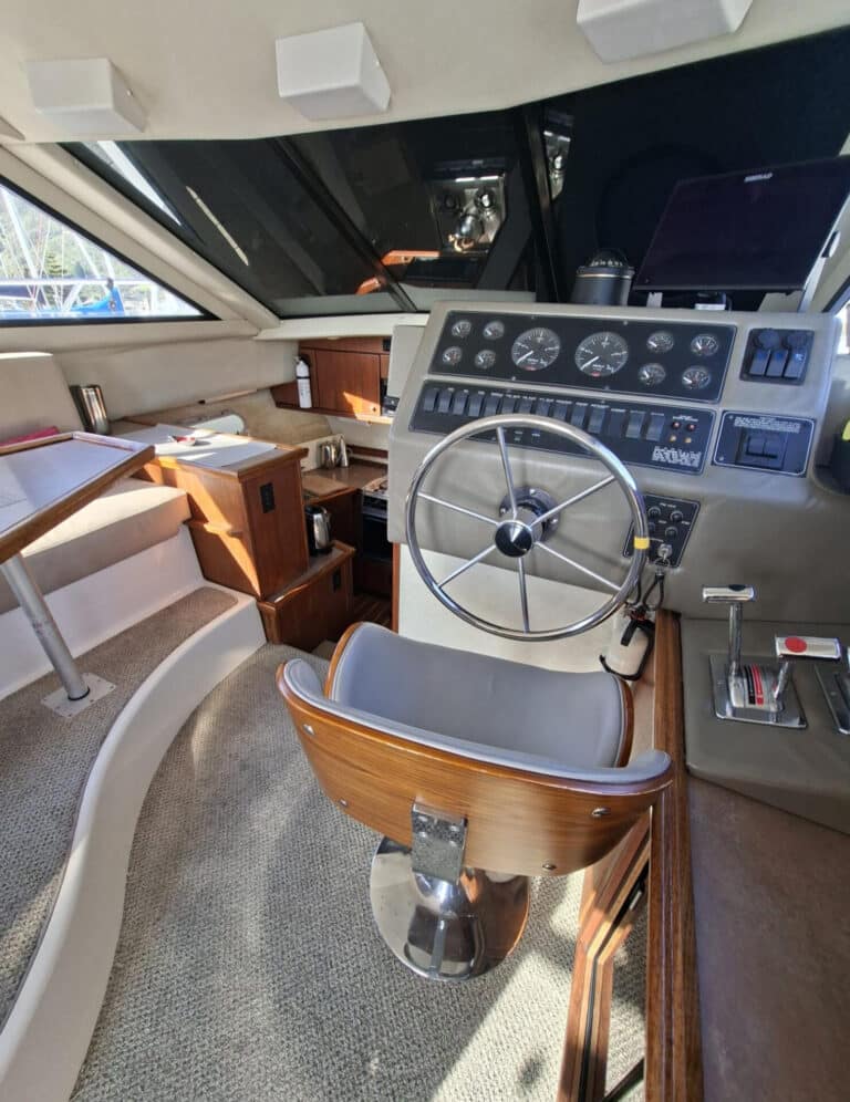 B831-bayliner-3388-06