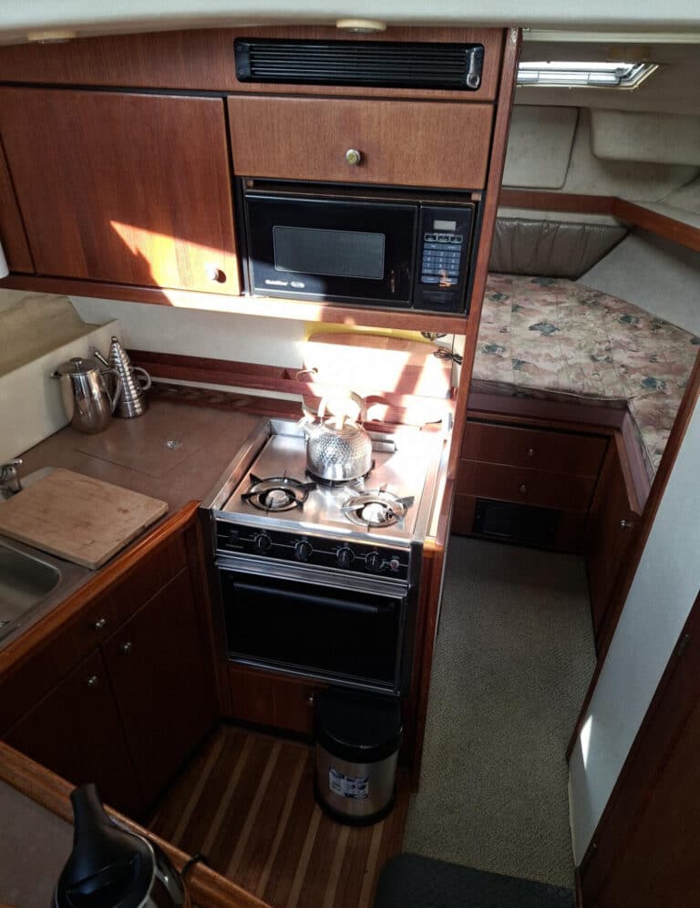 B831-bayliner-3388-08